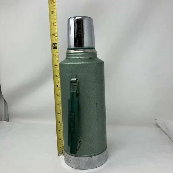Vintage STANLEY Aladdin 1/2 Gal Green Thermos Model A-945DH with Stopper & Cup - Picture 4 of 11